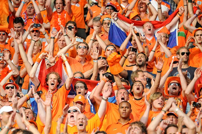 Dutch_football_supporters