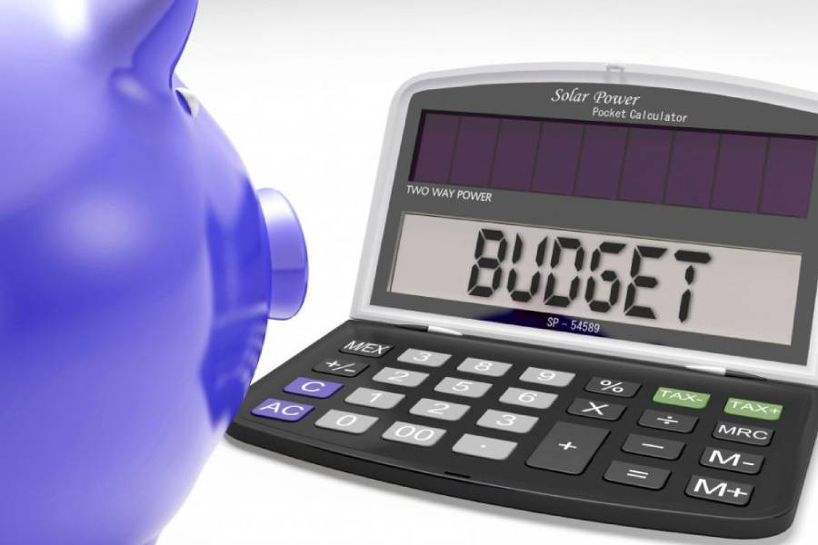 budget calculator shows spending and costs management
