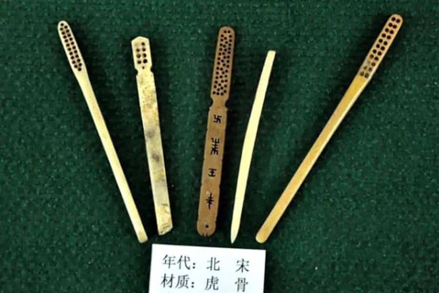 chinese-tooth-brushes