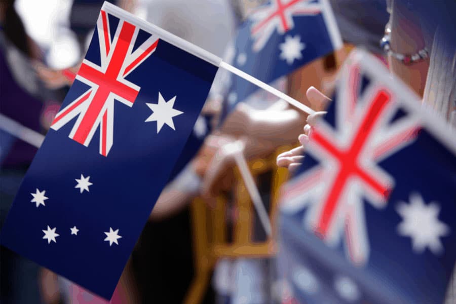 hand_holding_australian_flag