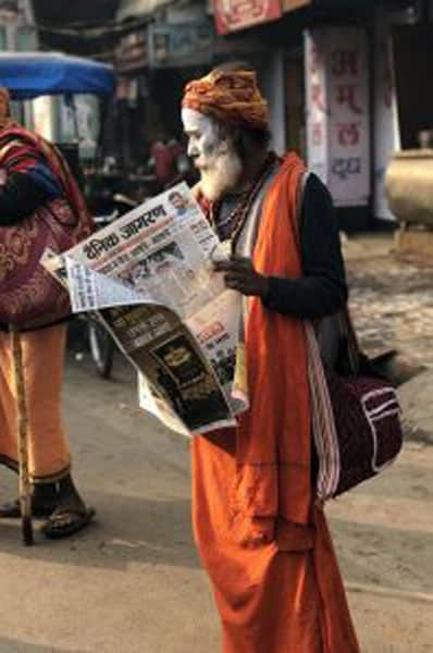 indianman_reading_newspaper